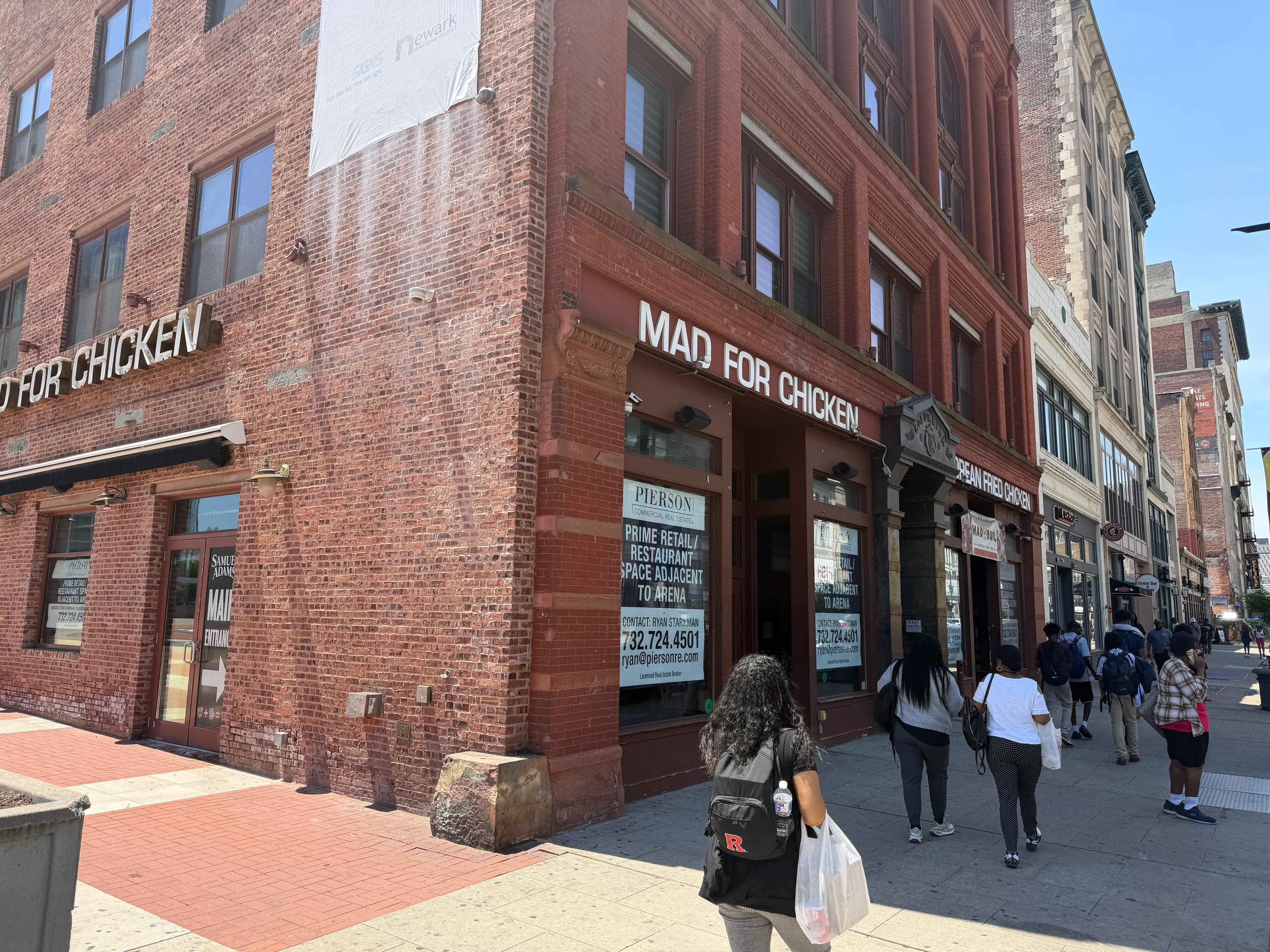 Pedestrian / corner context